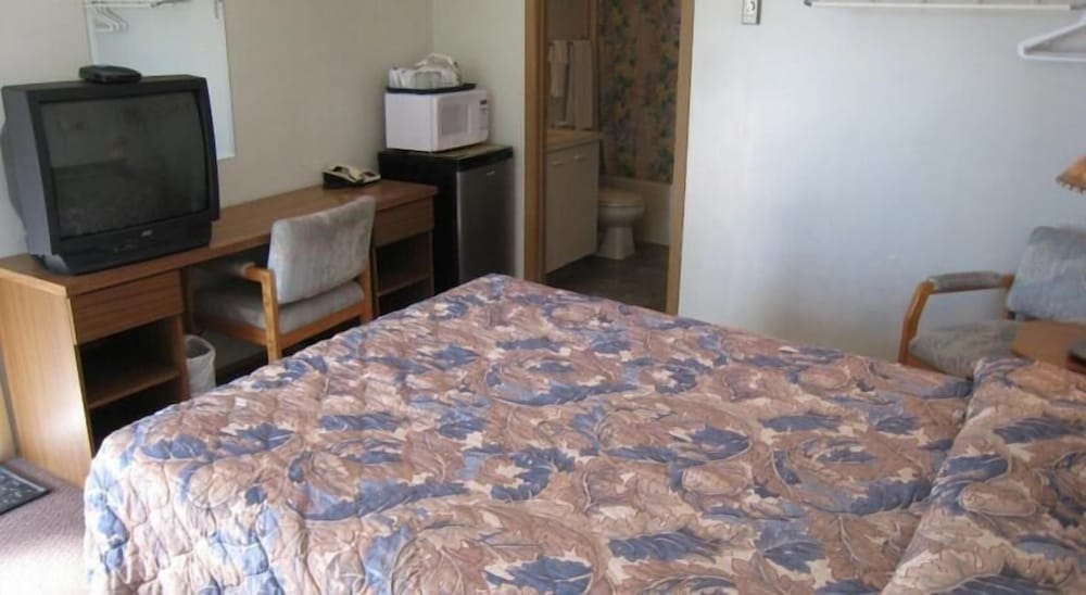 Standard Single Room, 1 Queen Bed photo 2