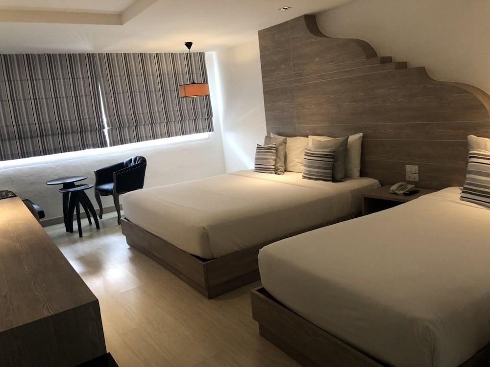 Deluxe Triple Room, 1 Bedroom, Non Smoking, Refrigerator photo 3