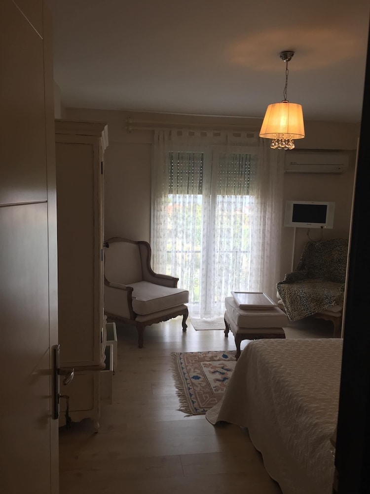 Family Room photo 1
