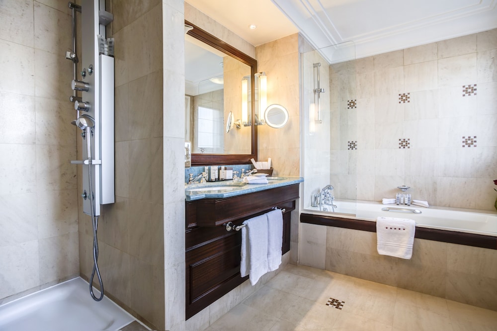 1-bedroom Panoramic Terrace Suite thumbnail 6