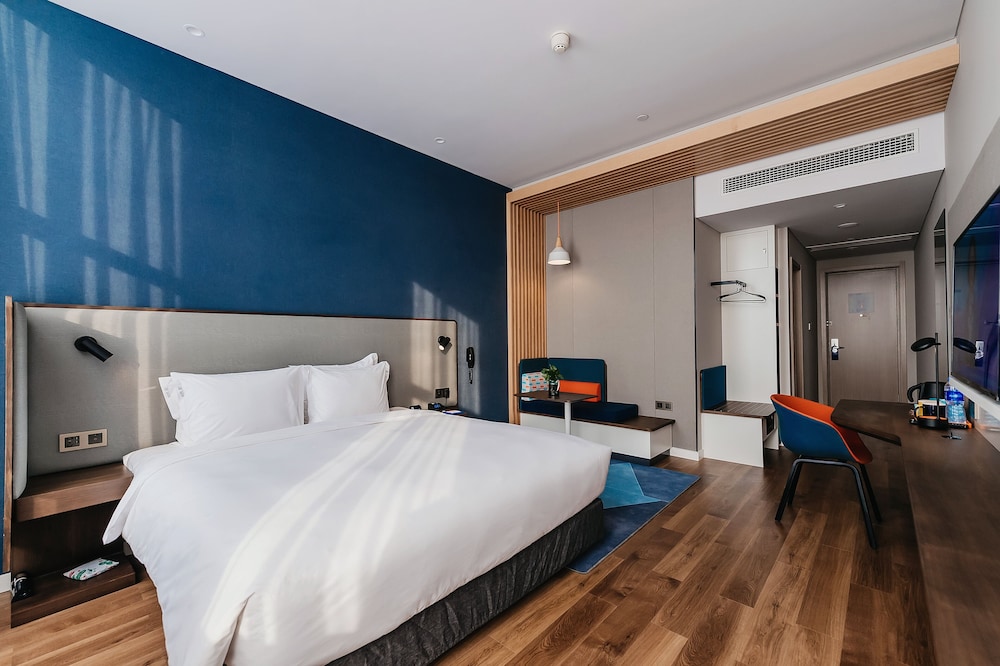 Standard Room, 1 King Bed