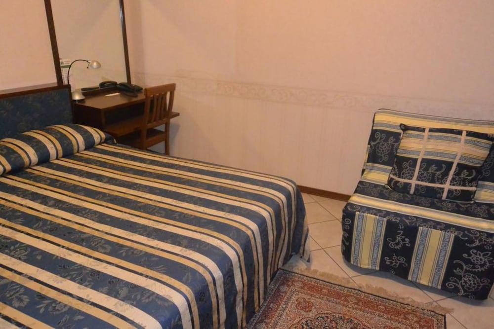 Double Room - Photo 6