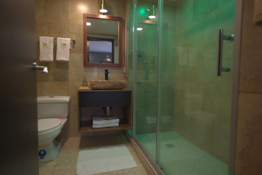 Twin Room - Photo 11