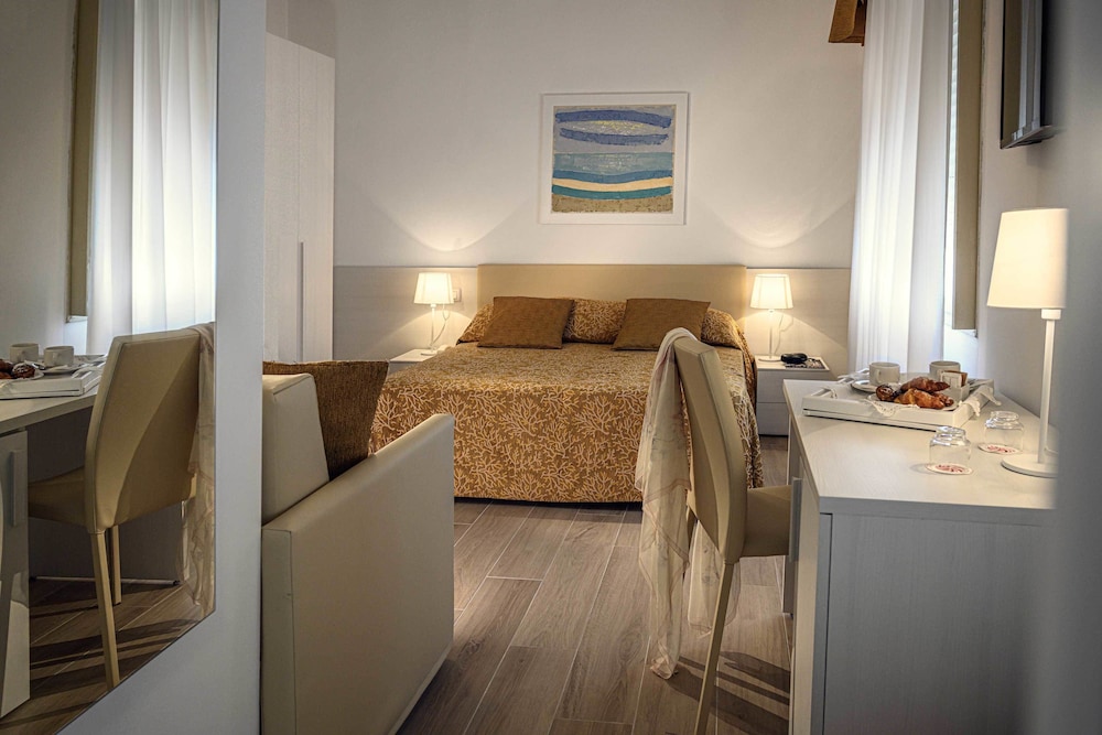 Classic Quadruple Room, Multiple Beds photo 2