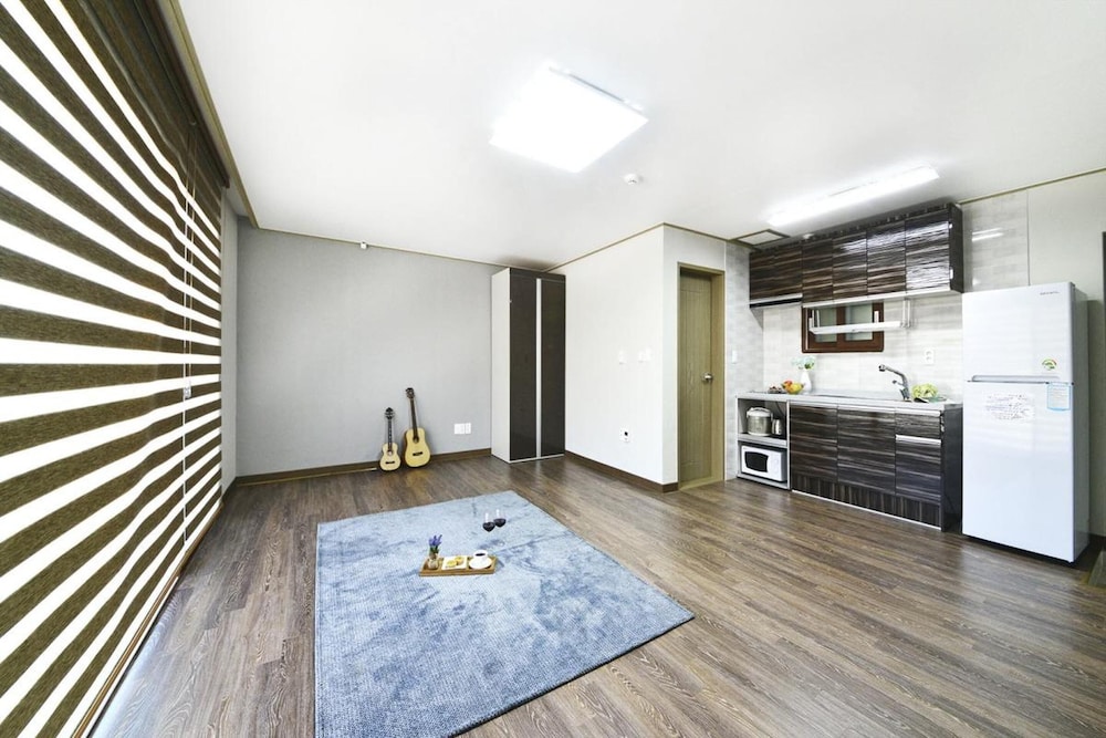 Basic Room, 1 Bedroom (B203(Ocean View)) - Photo 8