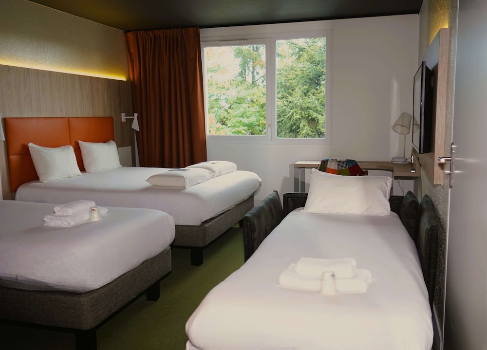 Standard Room, Multiple Beds photo 3