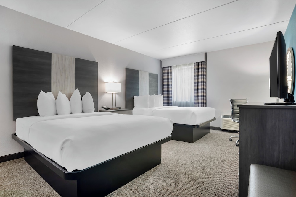 Suite, Multiple Beds, Non Smoking, Refrigerator & Microwave (with Sofabed) - Photo 2
