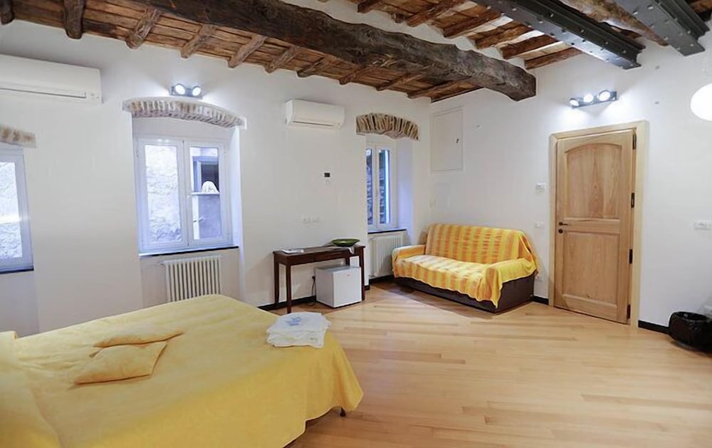 Economy Double Room photo 2