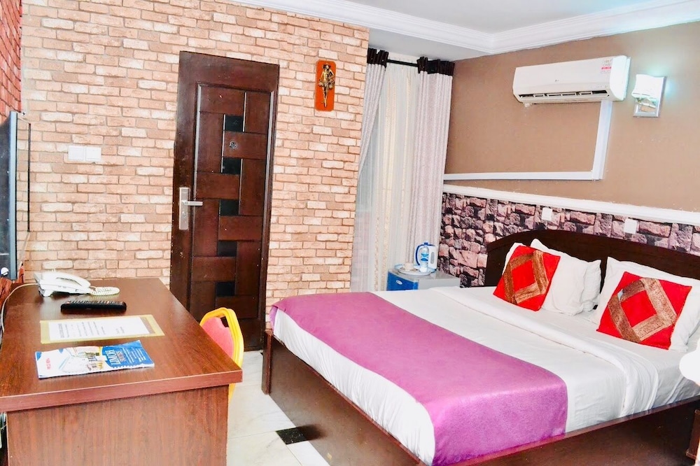 Junior Suite, 1 King Bed photo 1