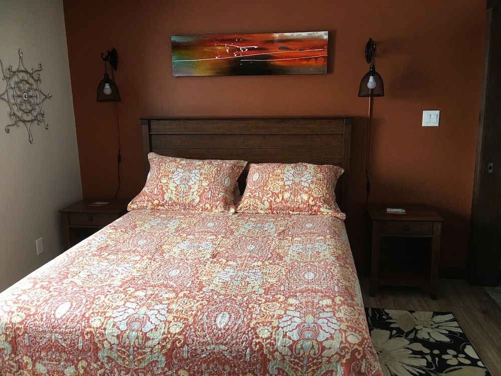 Deluxe Room, 1 Queen Bed, Patio (Humpback)