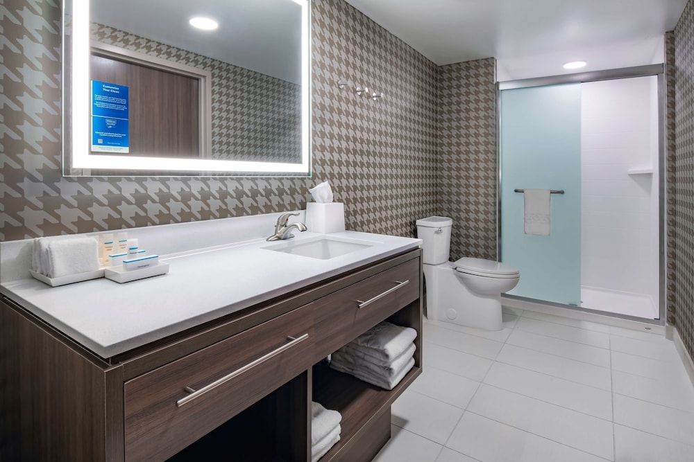 Studio, 1 King Bed, Accessible, Bathtub - Photo 4