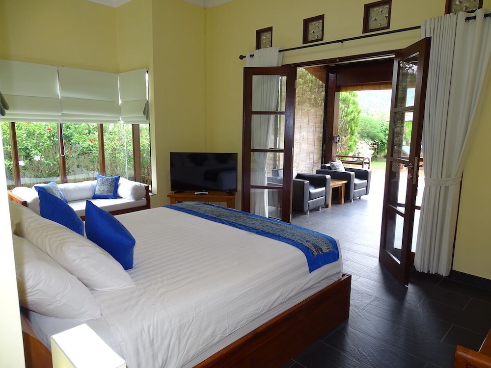 Superior Double Room, 1 King Bed, Pool Access, Pool View