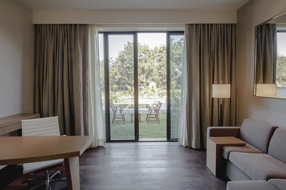 Room, 1 King Bed with Sofa bed (Plunge Pool) photo 2