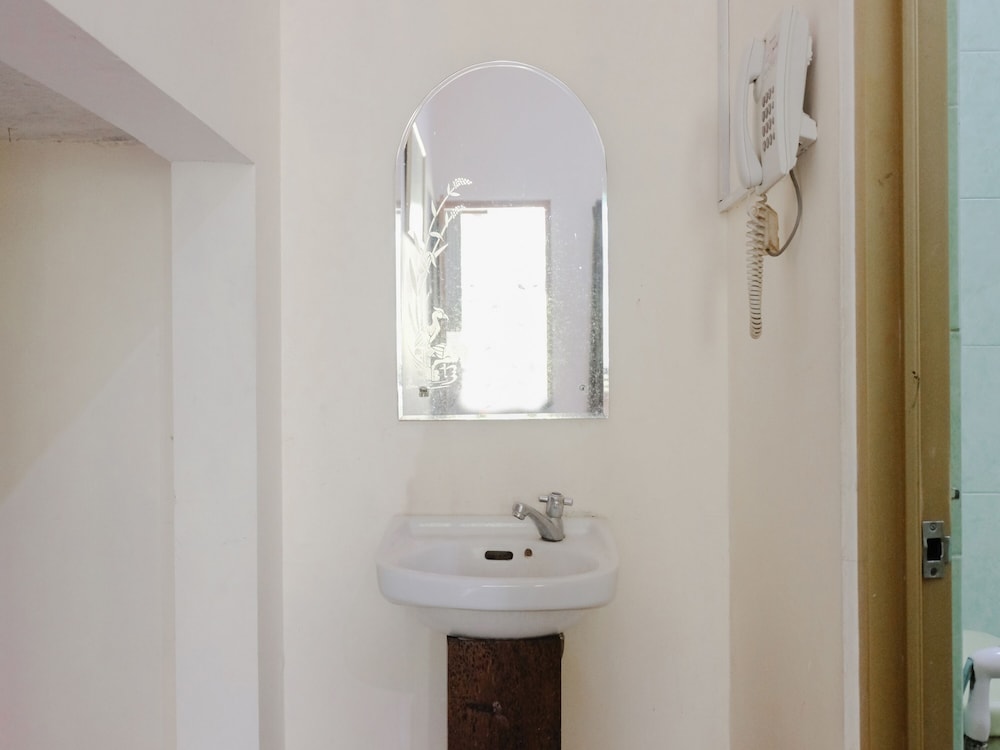 Standard Double Room - Photo 18