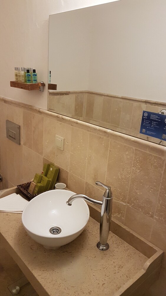 Standard Double or Twin Room - Photo 7