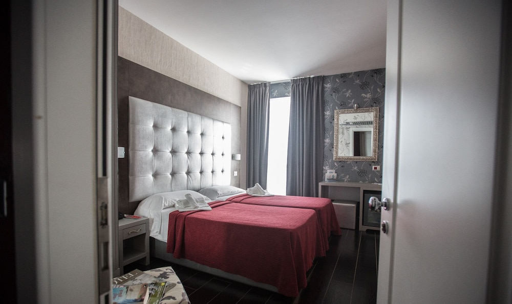 Double or Twin Room - Photo 2