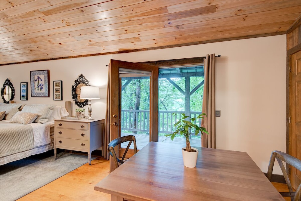 Romantic Cabin photo 3
