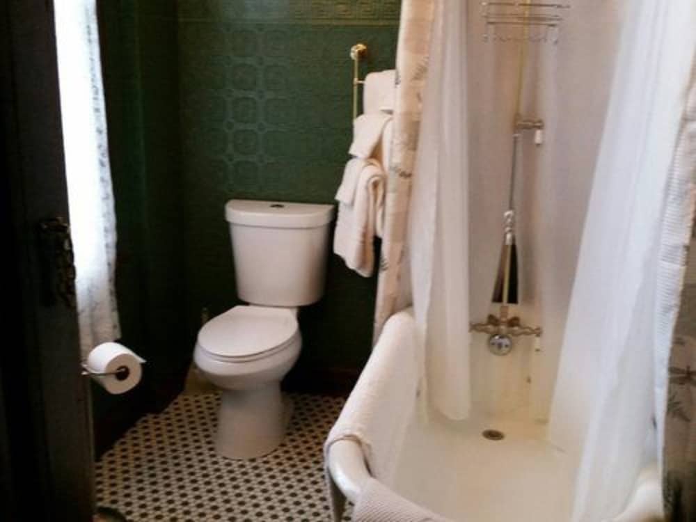Suite, Private Bathroom (Virginia Mason) photo 2