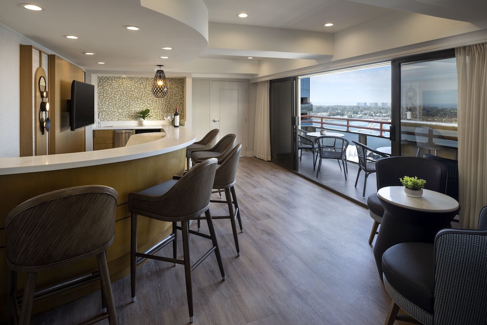 Suite, 1 Bedroom - Photo 1
