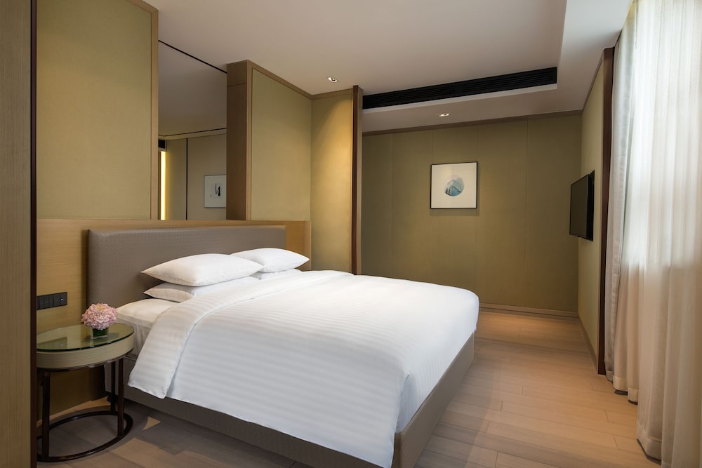 Executive Suite, 1 King Bed photo 2