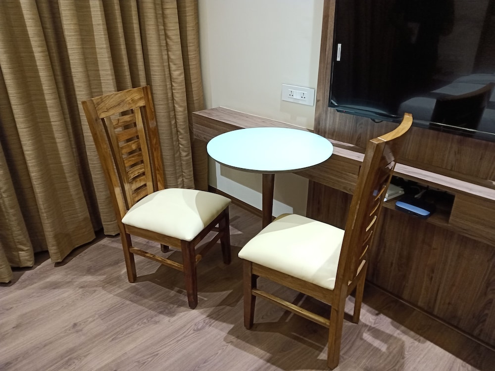 Deluxe Room - Photo 17