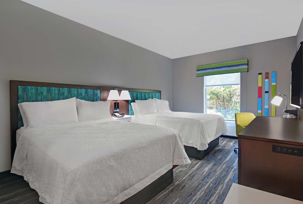 Room, 2 Queen Beds, Refrigerator & Microwave - Photo 3