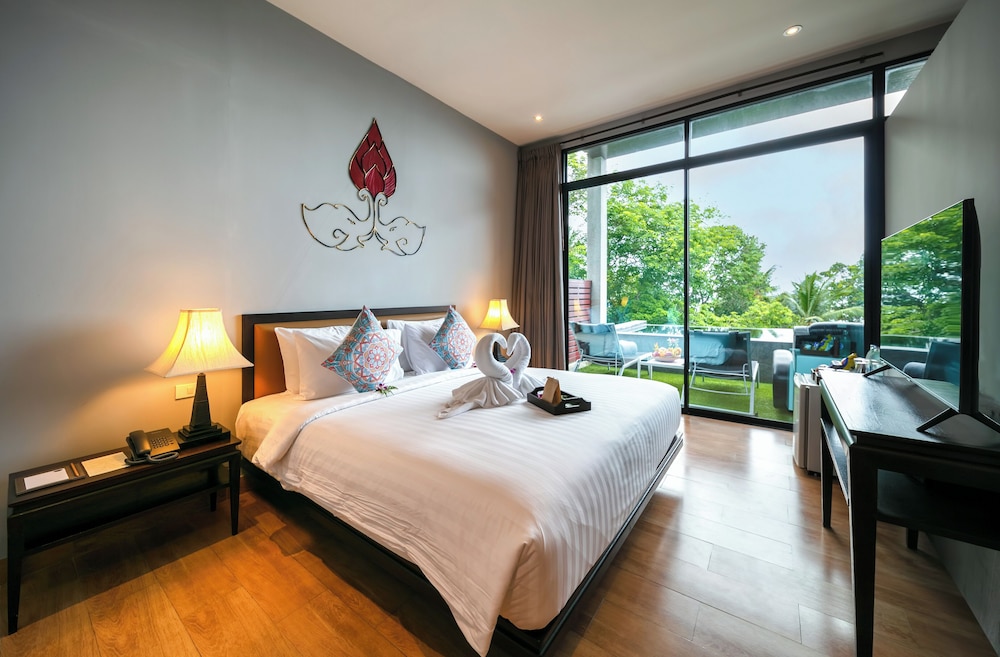 2 Bedroom with Pool, Forest View - Photo 6
