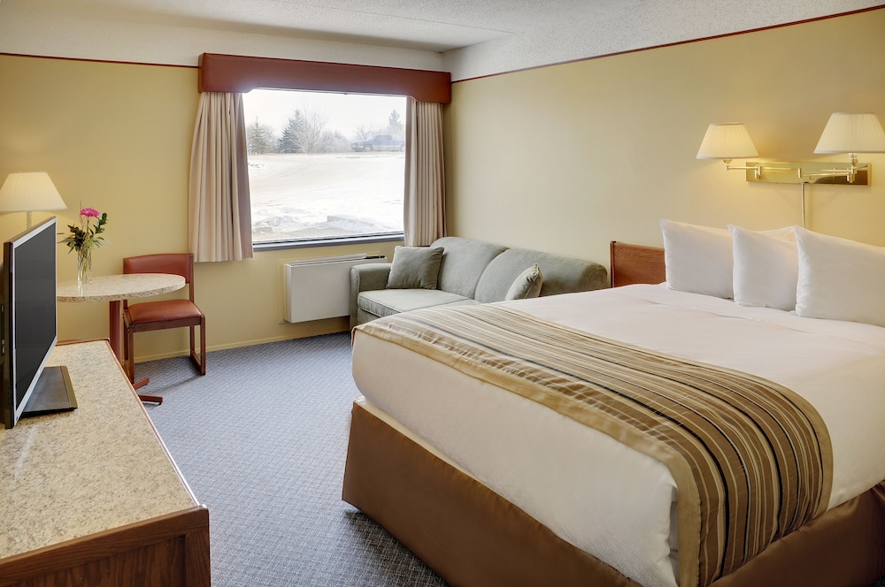 Basic Room, 1 Queen Bed photo 1