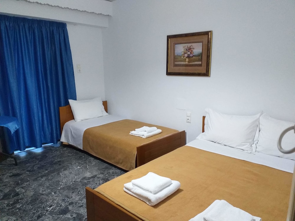 Family Triple Room, 1 Bedroom, Balcony, Partial Sea View