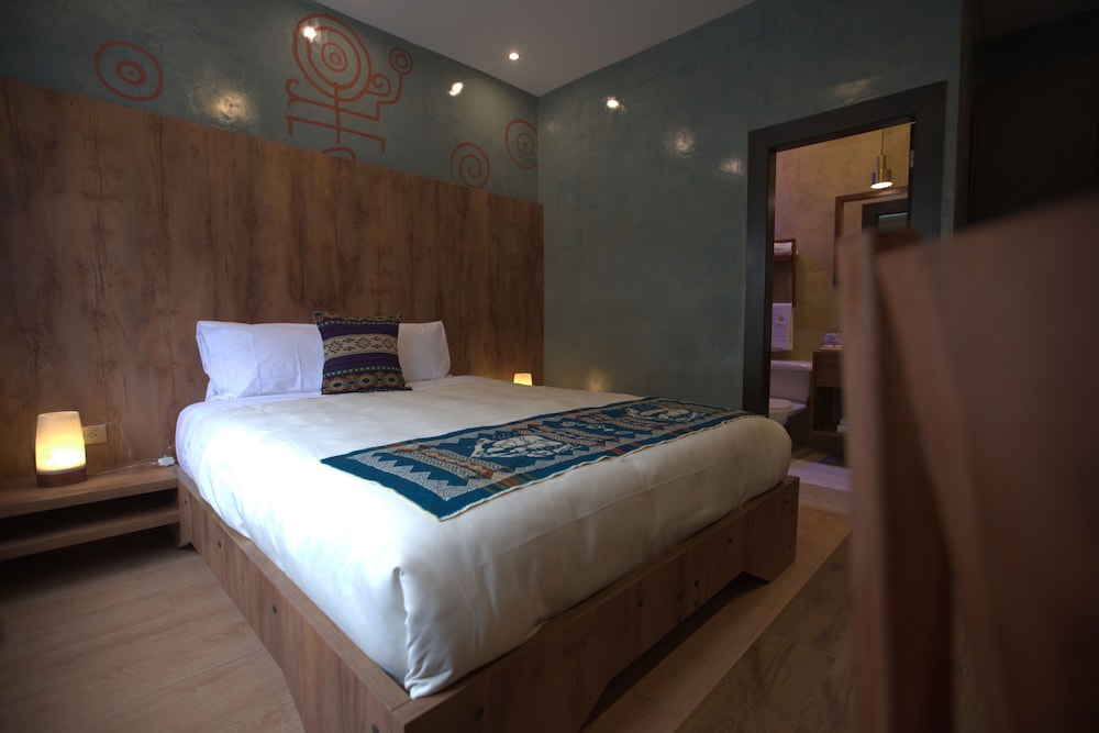 Standard Room, 1 Queen Bed photo 3