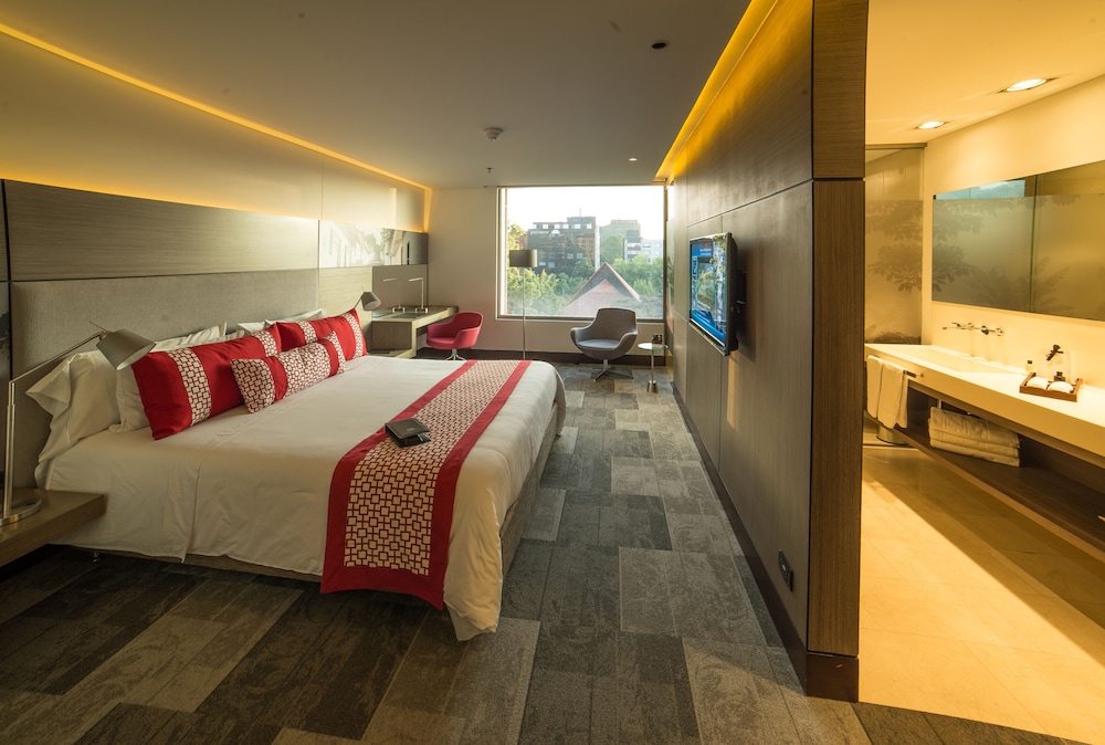Superior Room, 1 King Bed photo 2
