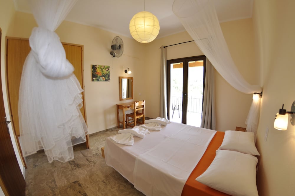 Family Apartment, 2 Bedrooms, Kitchen, Garden View