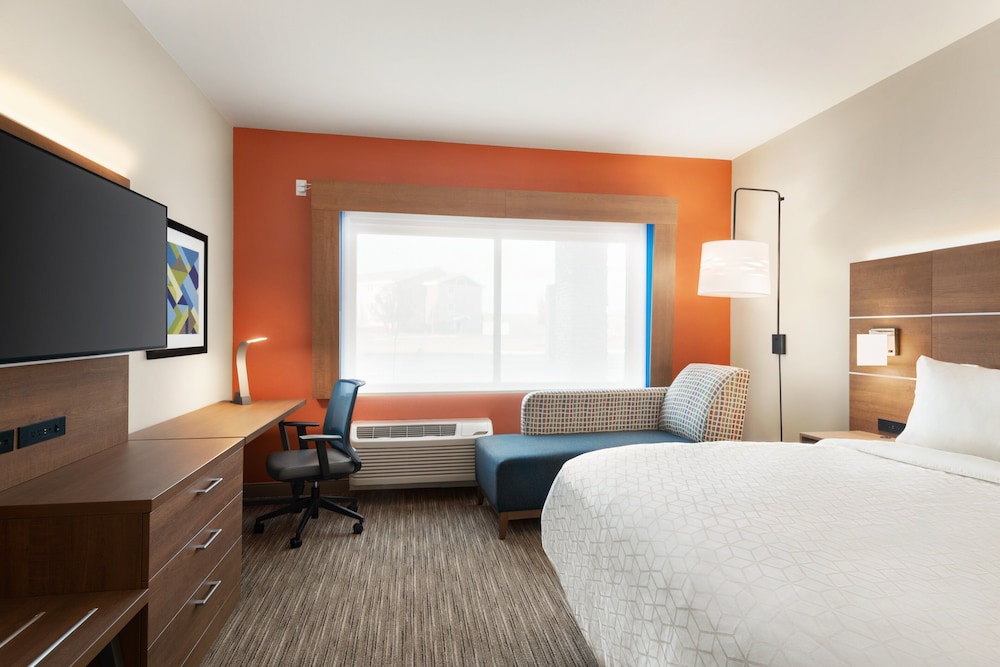 Suite, 1 King Bed with Sofa bed, Accessible (Hearing) - Photo 2