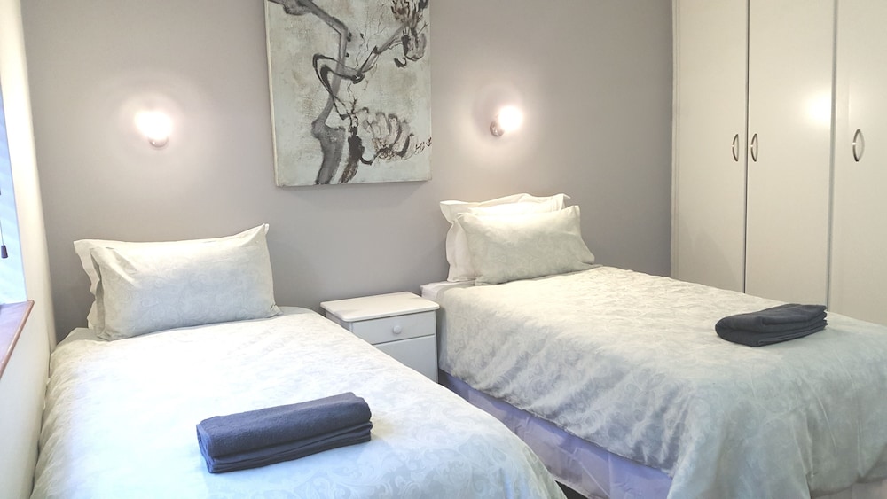 Twin Room (Bath)