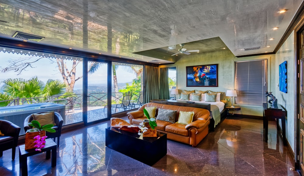 Honeymoon Suite - Photo 1