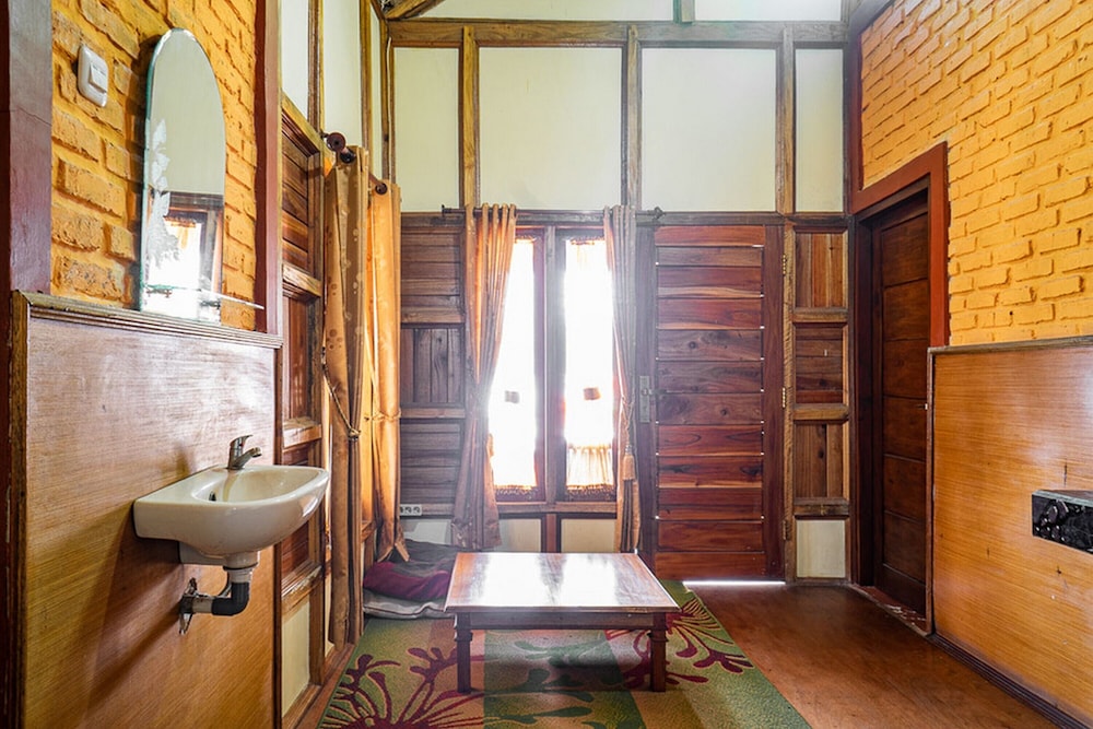 Executive Double Room (RedDoorz) - Photo 6