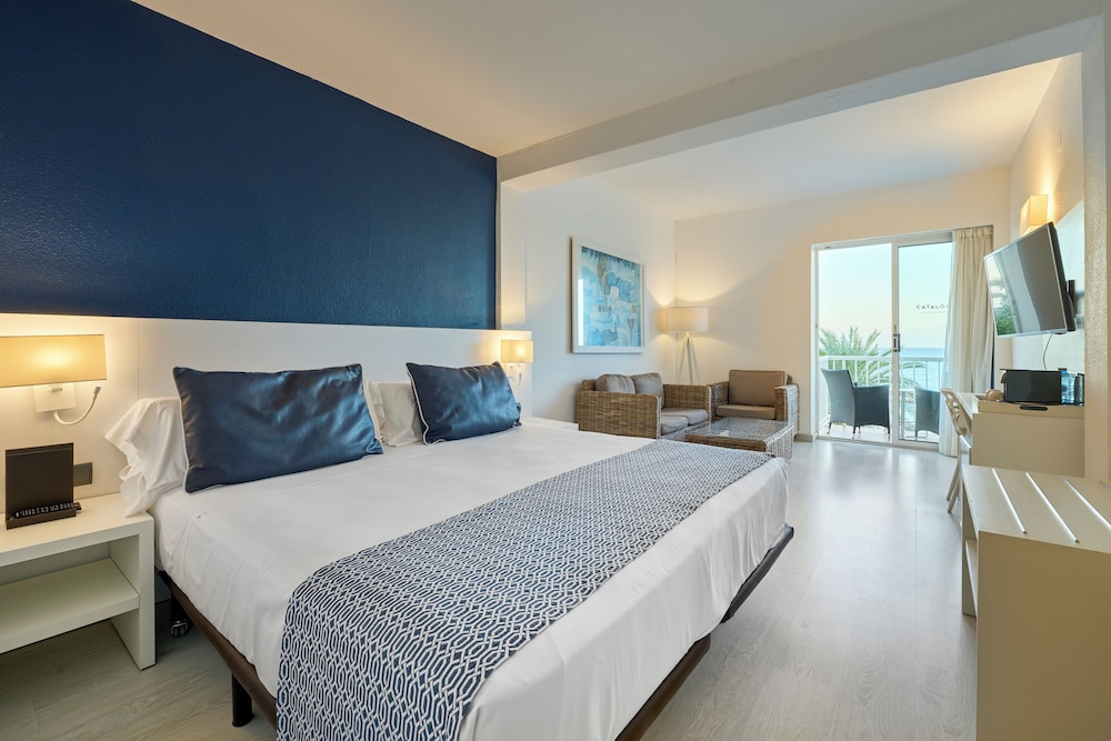 Junior Suite, Sea View (Single Use) - Photo 1