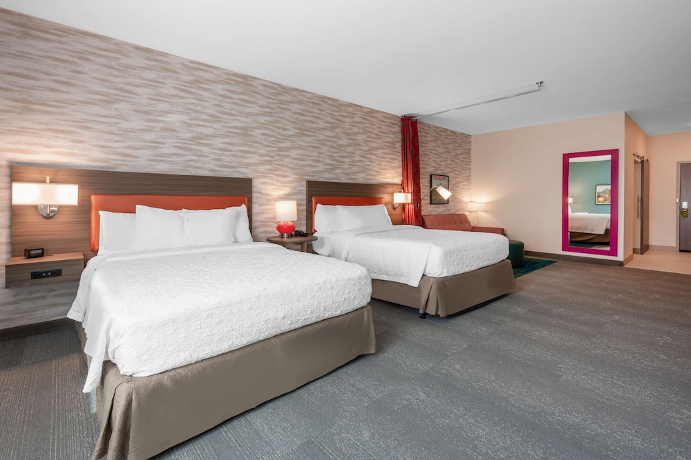 Studio, 2 Queen Beds, Accessible, Bathtub (Mobility & Hearing) photo 2