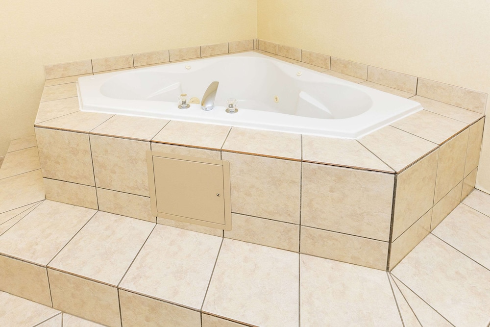 Suite, 1 Bedroom, Non Smoking, Hot Tub - Photo 6