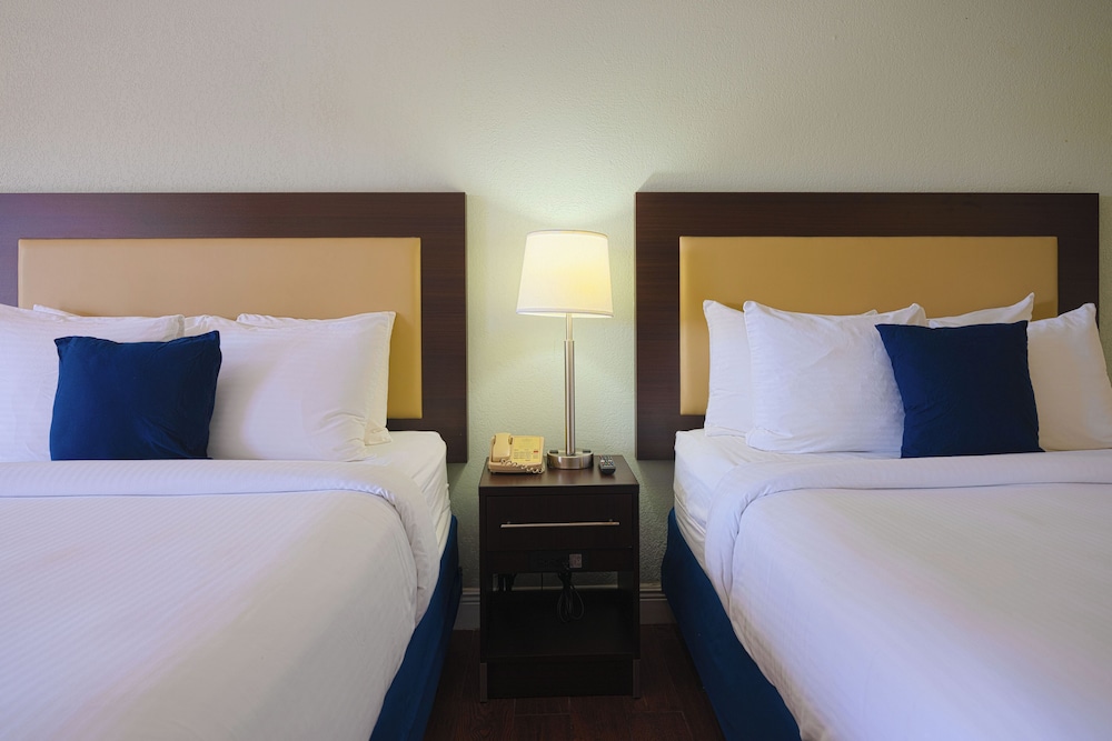 Premium Double Room, 2 Double Beds - Photo 12