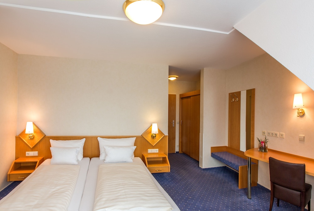 Economy Double Room photo 3