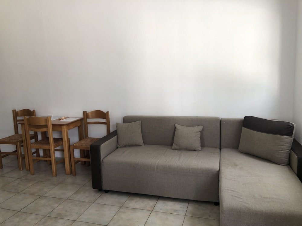 Two-Bedroom Apartment Ground Level photo 3