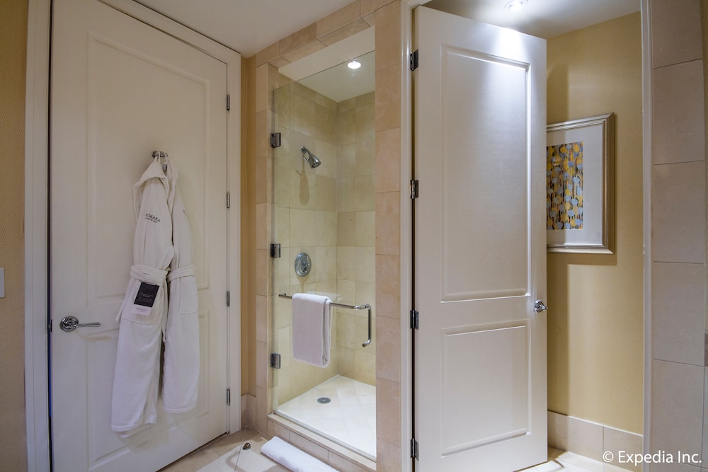 Premier Room, 1 King Bed (Riverview) - Photo 4
