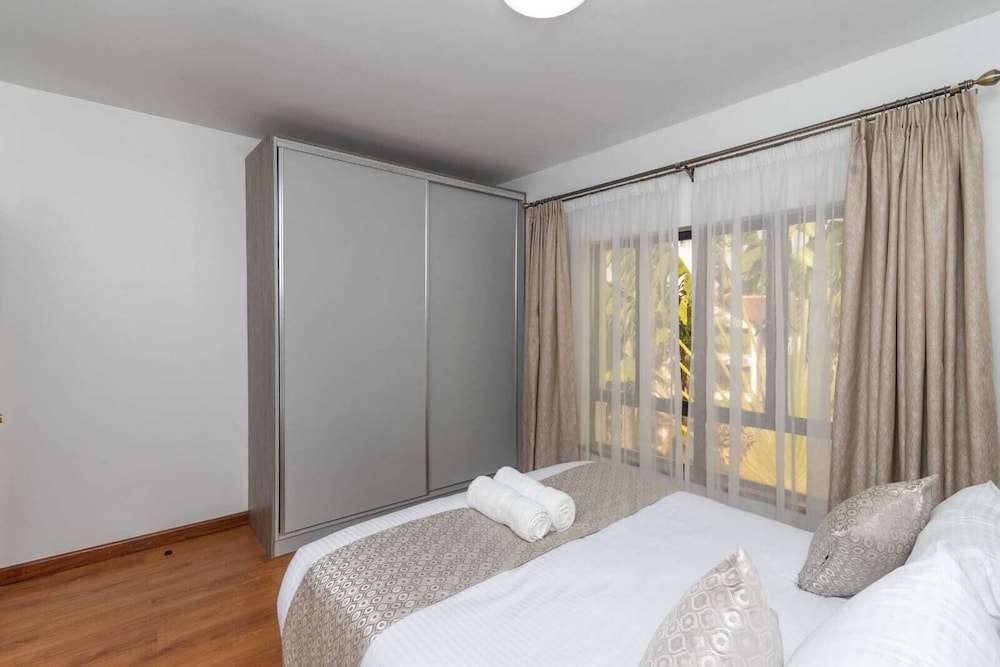 Executive Apartment, 2 Bedrooms, Pool View photo 3