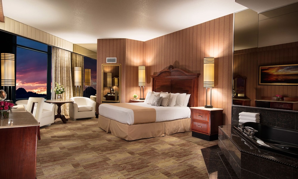 Suite, 1 King Bed, Non Smoking
