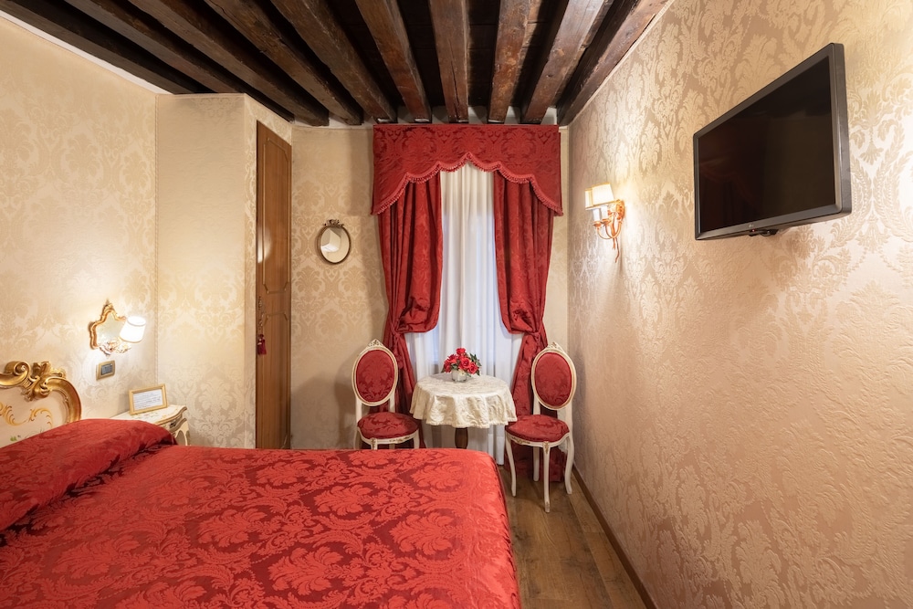 Classic Double or Twin Room photo 2