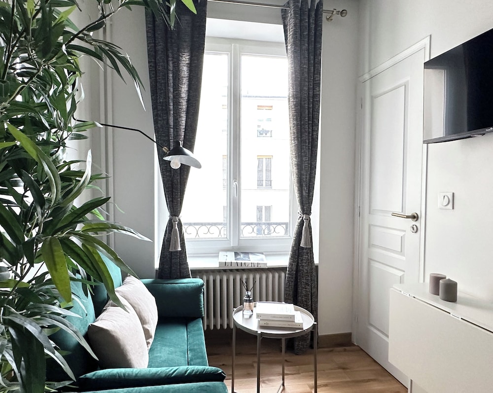 Basic Apartment, Courtyard View