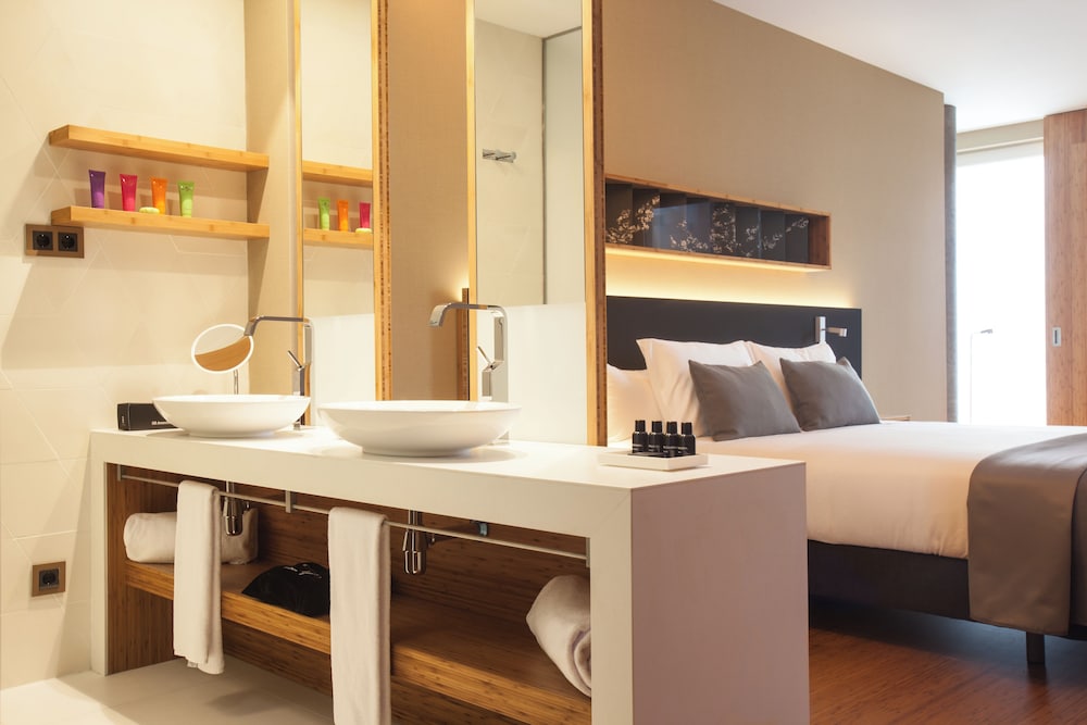 Double Room, Connecting Rooms