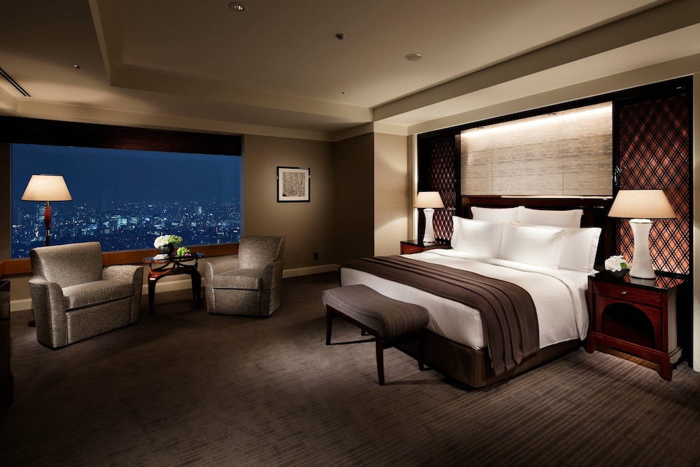 Suite, 1 King Bed photo 2