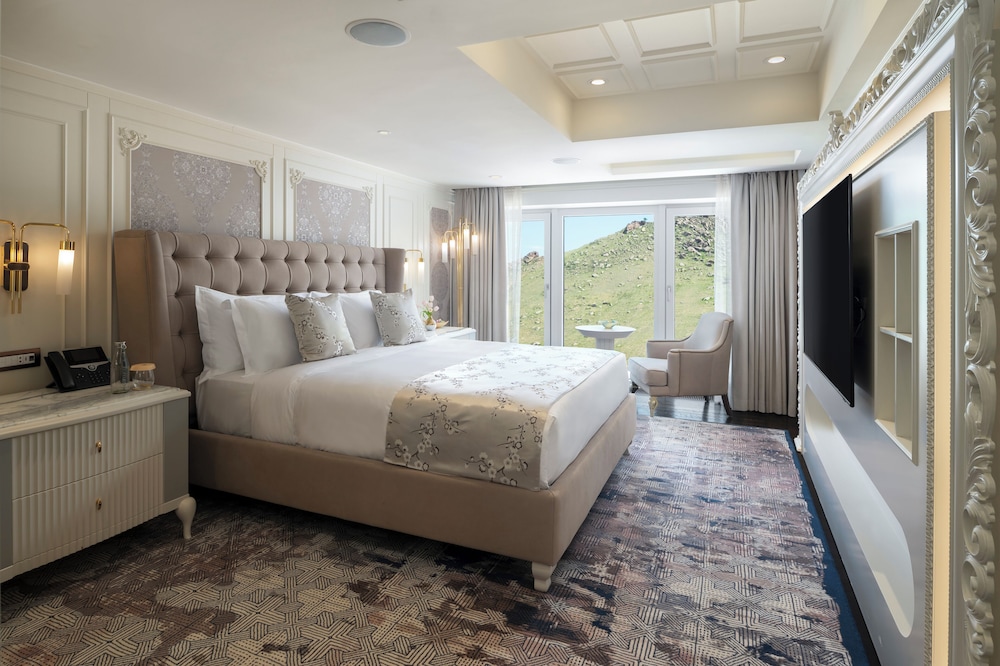 Presidential Suite (Deluxe) photo 2
